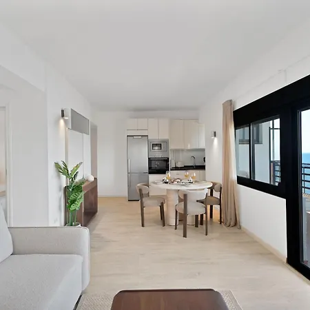 Mediterraneo Beachfront 8 - Center * ماربيا