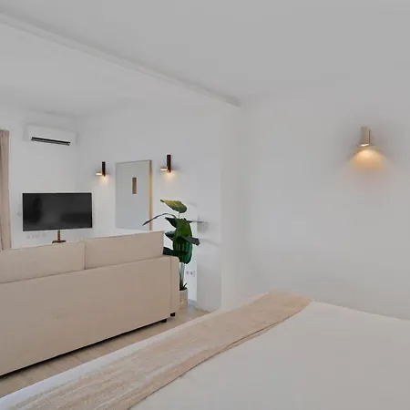 Mediterraneo Beachfront 8 - Center شقة ماربيا